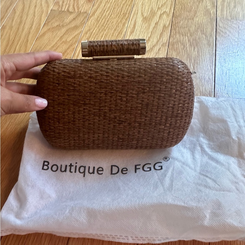 Boutique De FGG Casual Straw Evening Clutches with metal chain